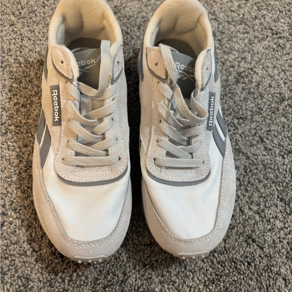Reebok Classic Gray and White Trainers